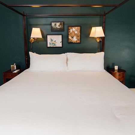 The Dewey By The Lenox Collection Bed & Breakfast ภายนอก รูปภาพ