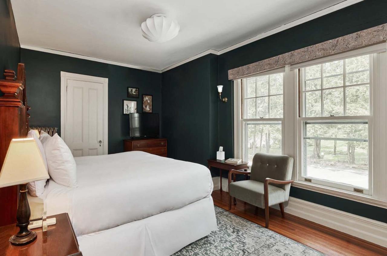 The Dewey By The Lenox Collection Bed & Breakfast ภายนอก รูปภาพ