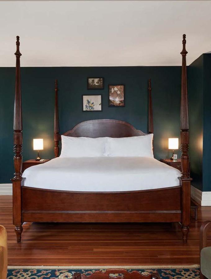 The Dewey By The Lenox Collection Bed & Breakfast ภายนอก รูปภาพ