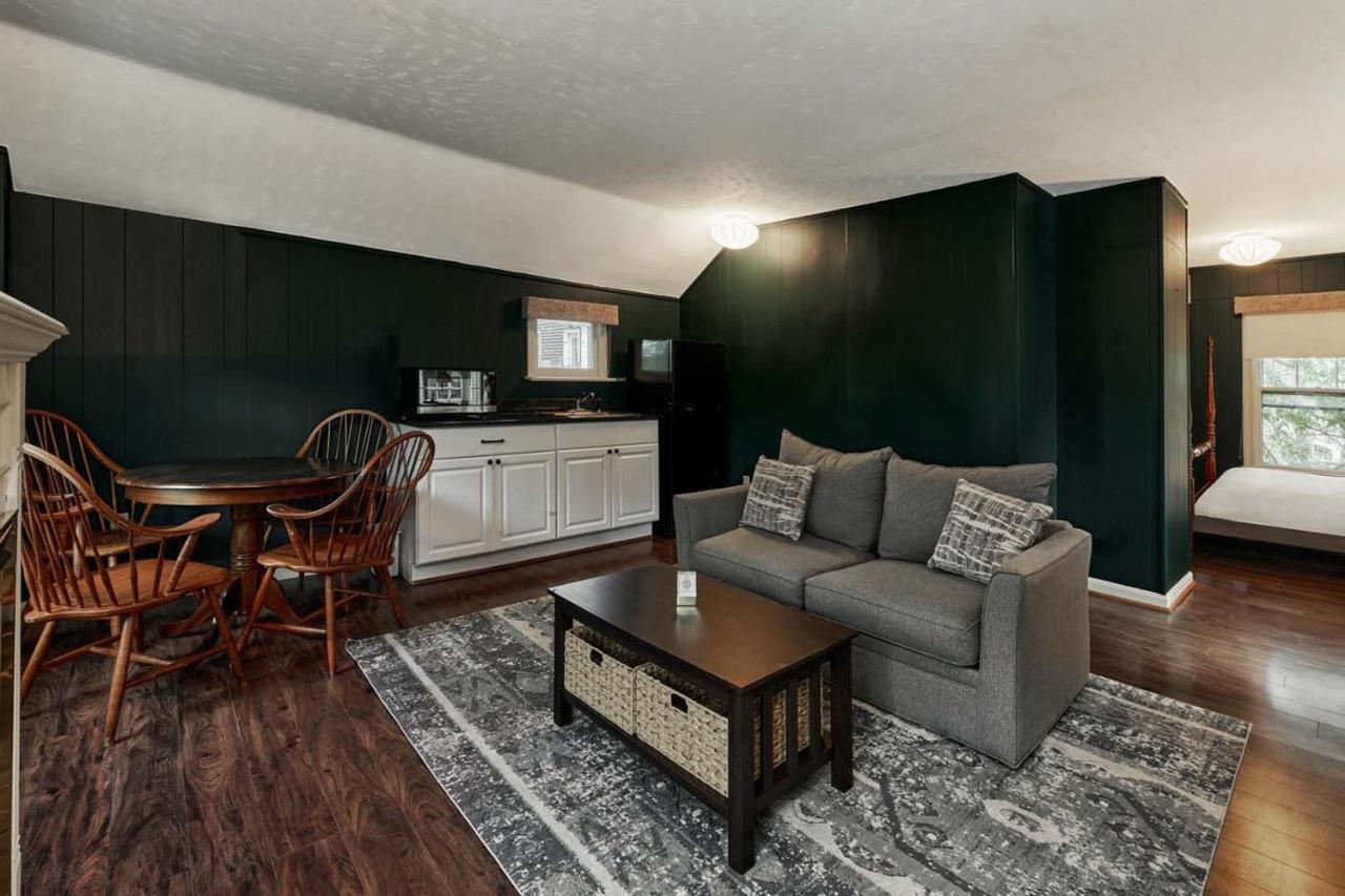 The Dewey By The Lenox Collection Bed & Breakfast ภายนอก รูปภาพ