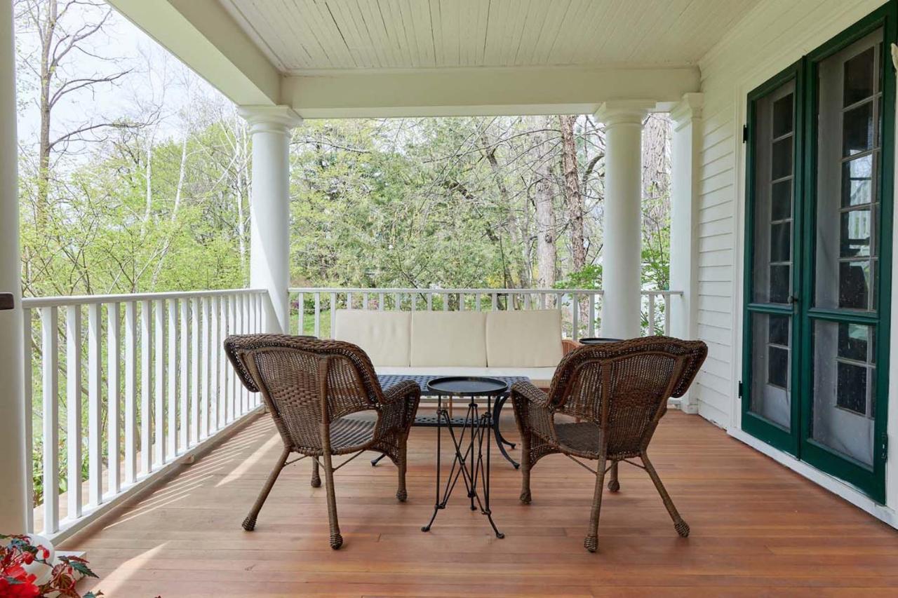 The Dewey By The Lenox Collection Bed & Breakfast ภายนอก รูปภาพ