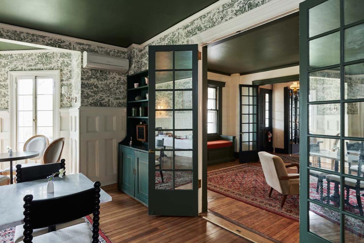 The Dewey By The Lenox Collection Bed & Breakfast ภายนอก รูปภาพ