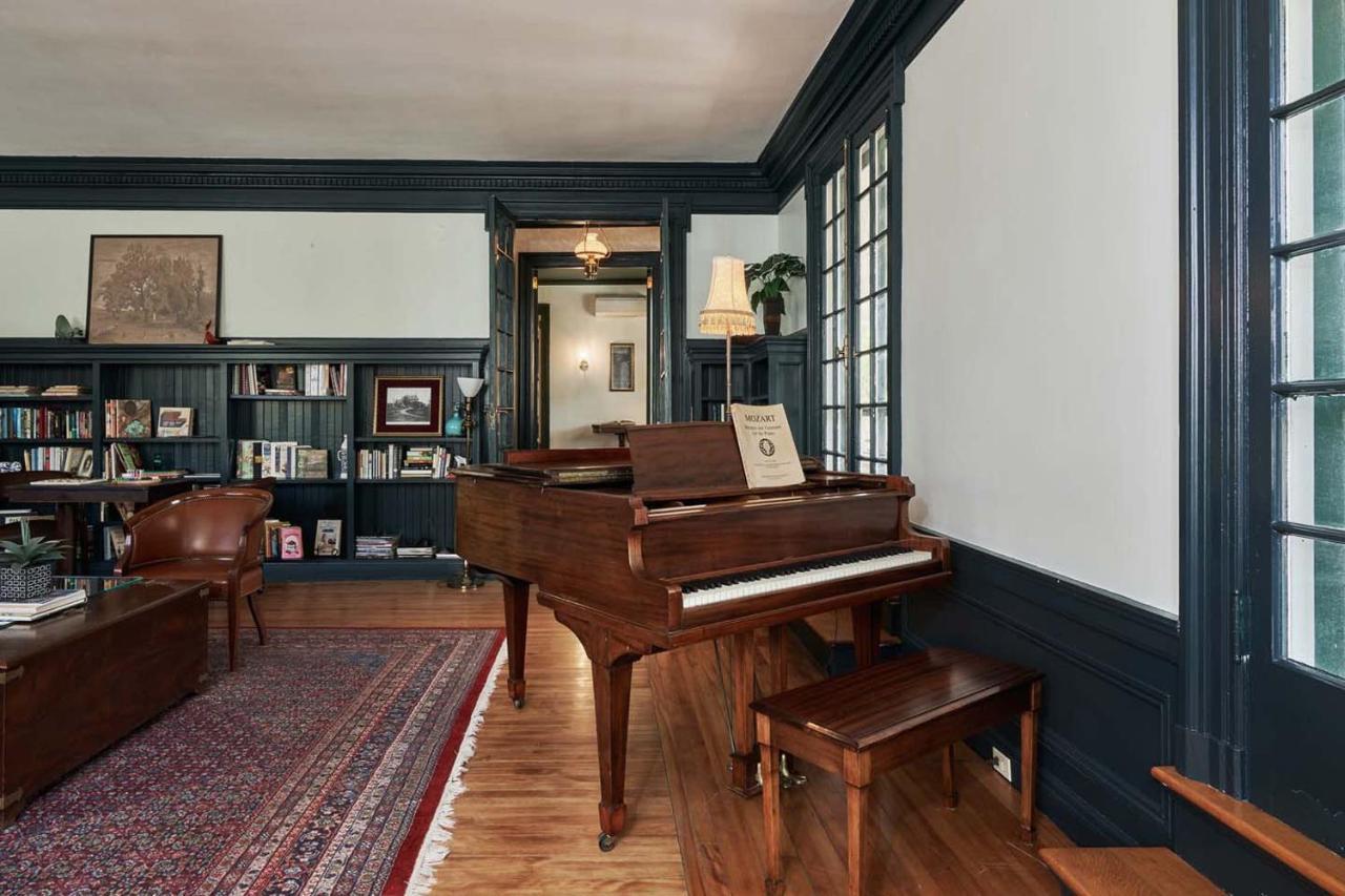 The Dewey By The Lenox Collection Bed & Breakfast ภายนอก รูปภาพ