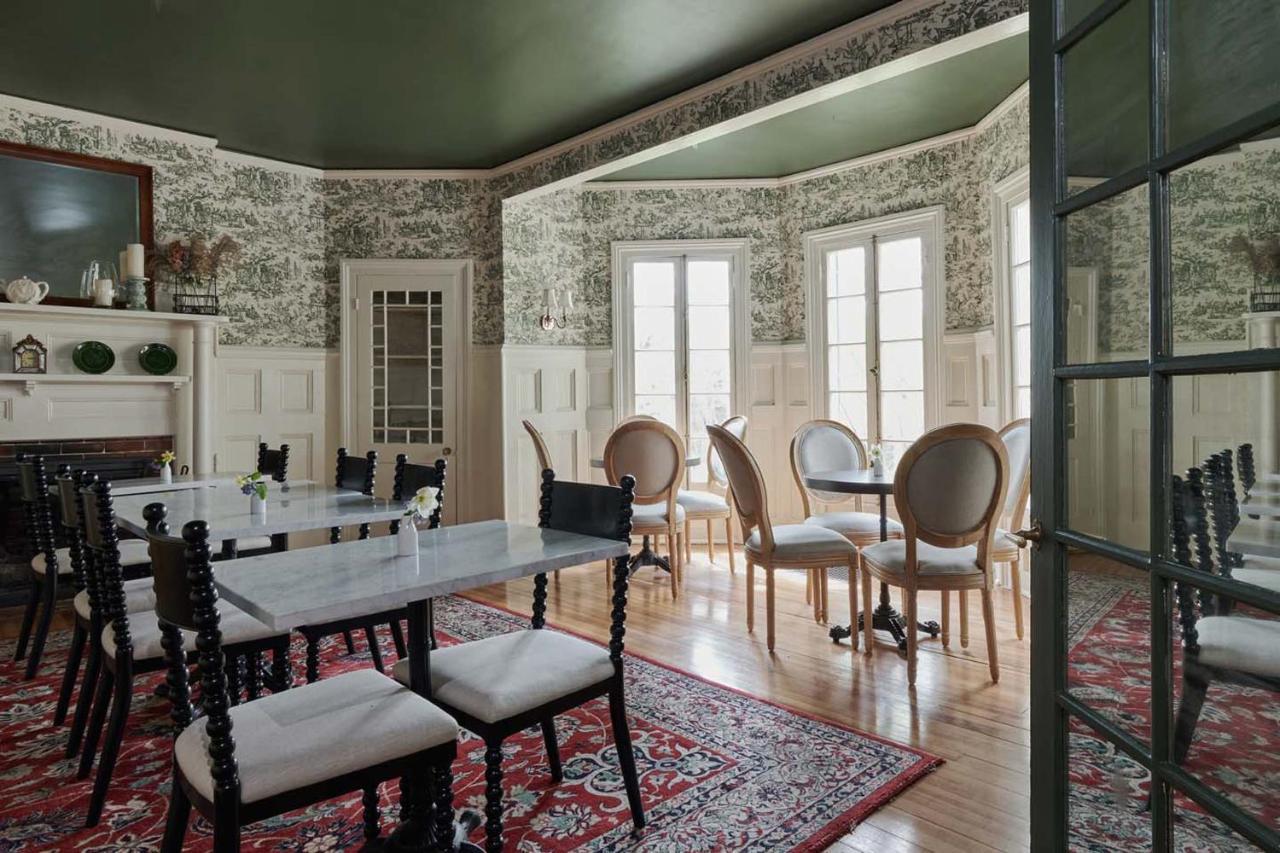The Dewey By The Lenox Collection Bed & Breakfast ภายนอก รูปภาพ