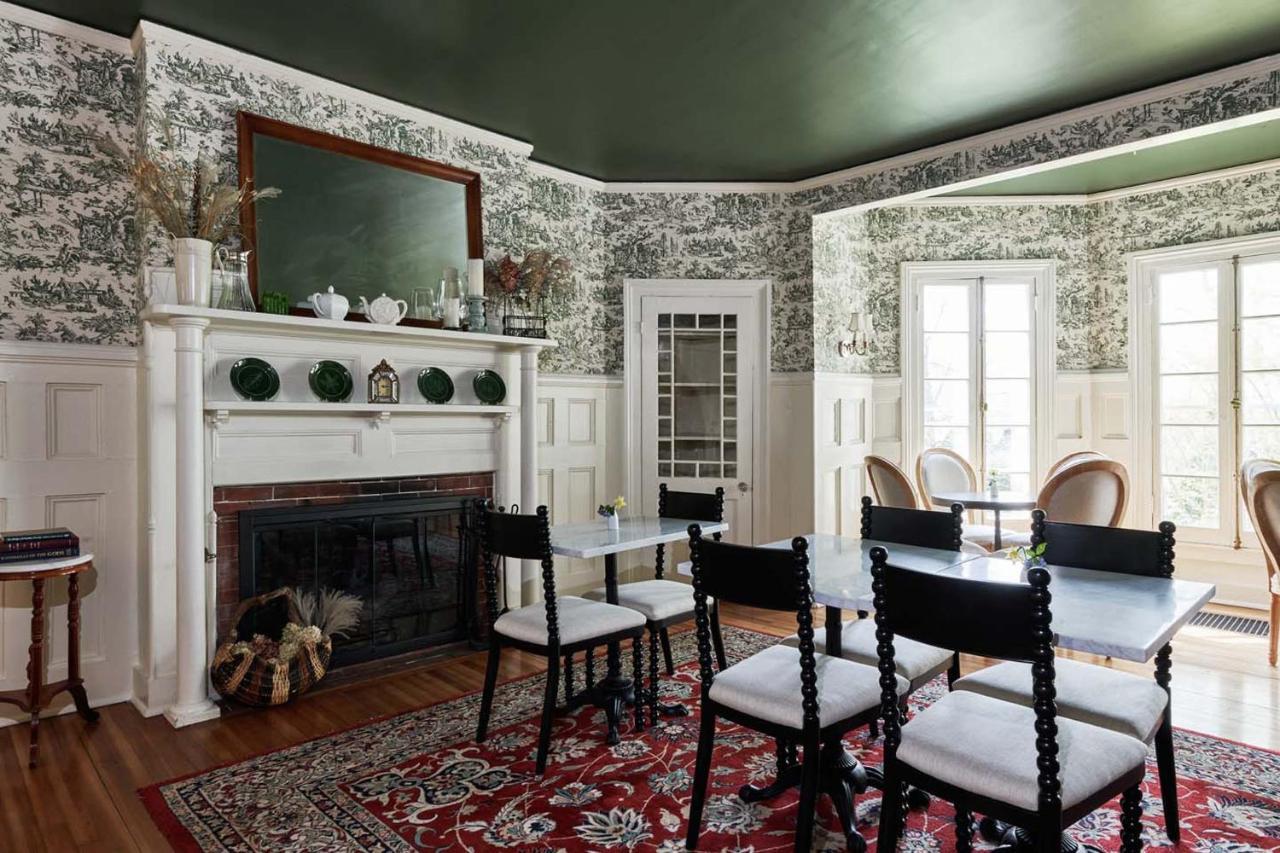 The Dewey By The Lenox Collection Bed & Breakfast ภายนอก รูปภาพ
