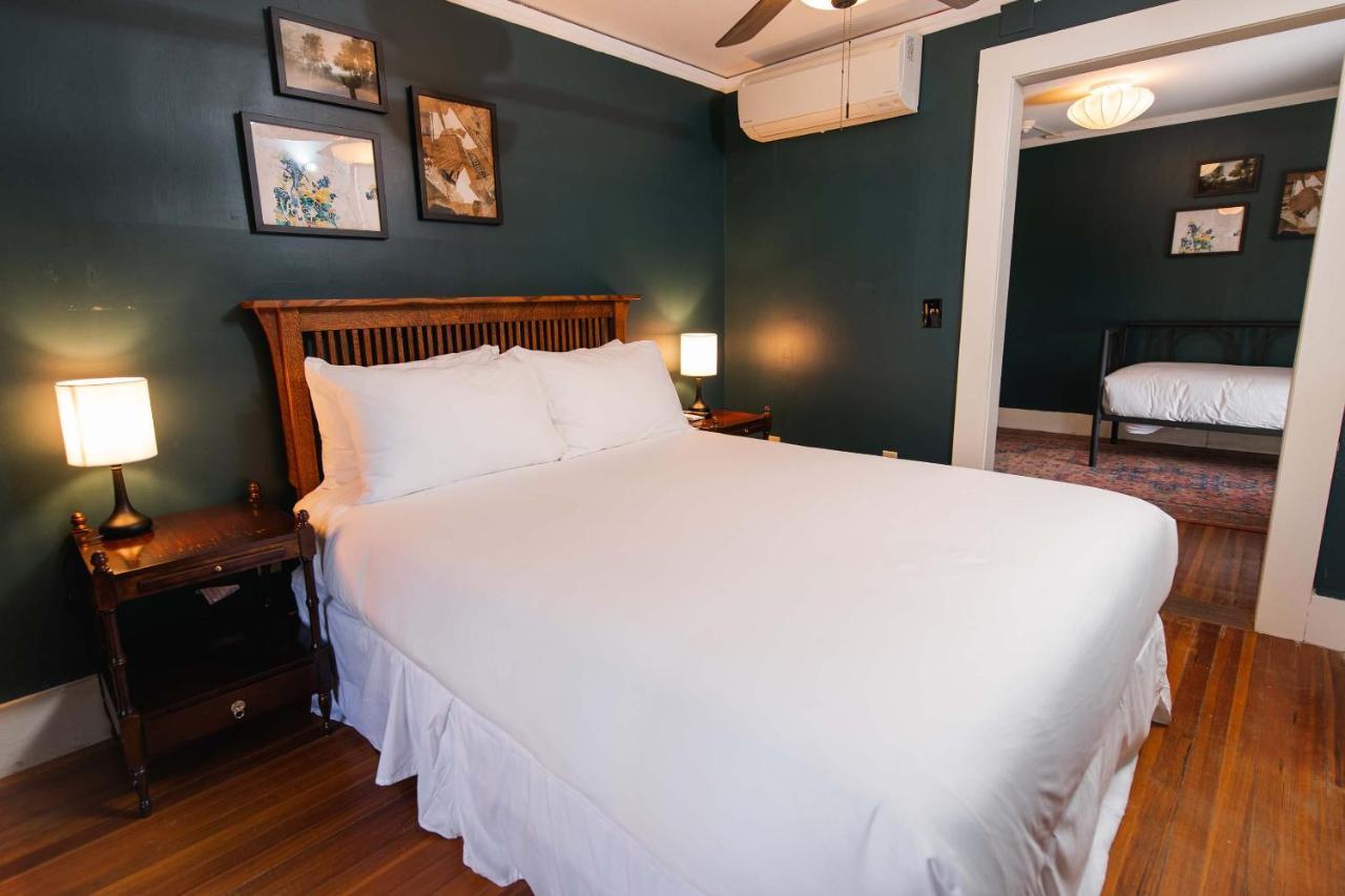 The Dewey By The Lenox Collection Bed & Breakfast ภายนอก รูปภาพ