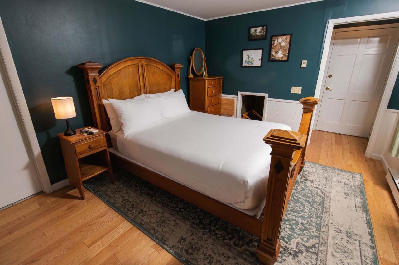 The Dewey By The Lenox Collection Bed & Breakfast ภายนอก รูปภาพ