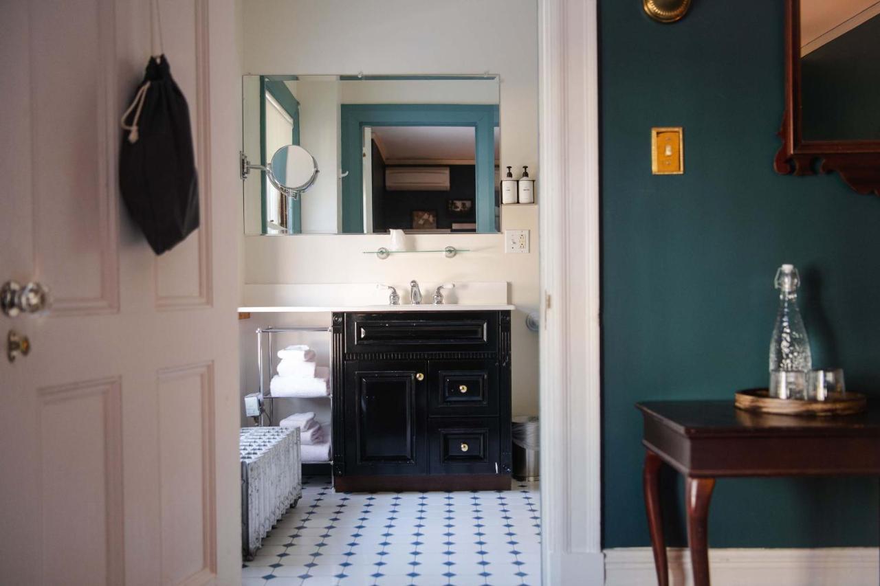 The Dewey By The Lenox Collection Bed & Breakfast ภายนอก รูปภาพ