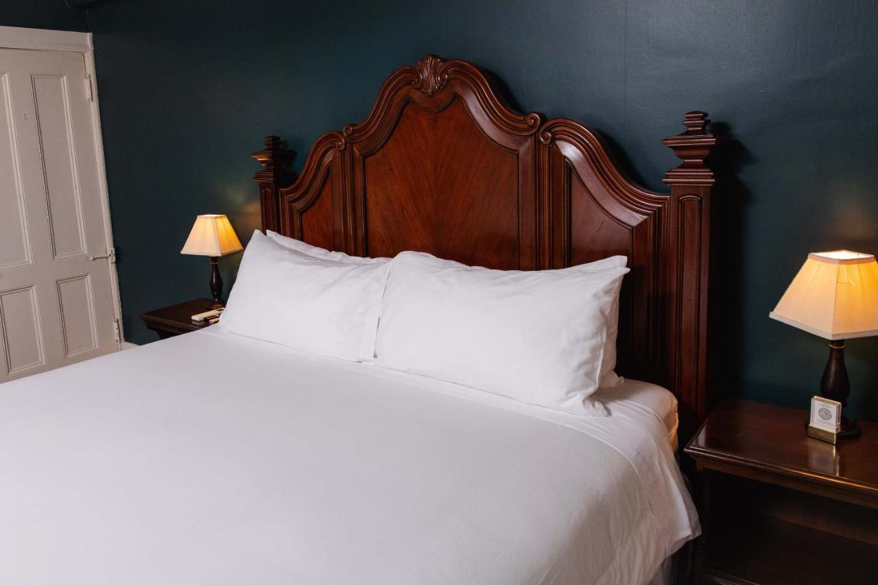 The Dewey By The Lenox Collection Bed & Breakfast ภายนอก รูปภาพ