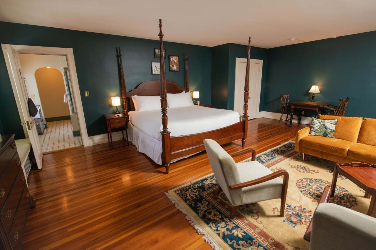 The Dewey By The Lenox Collection Bed & Breakfast ภายนอก รูปภาพ