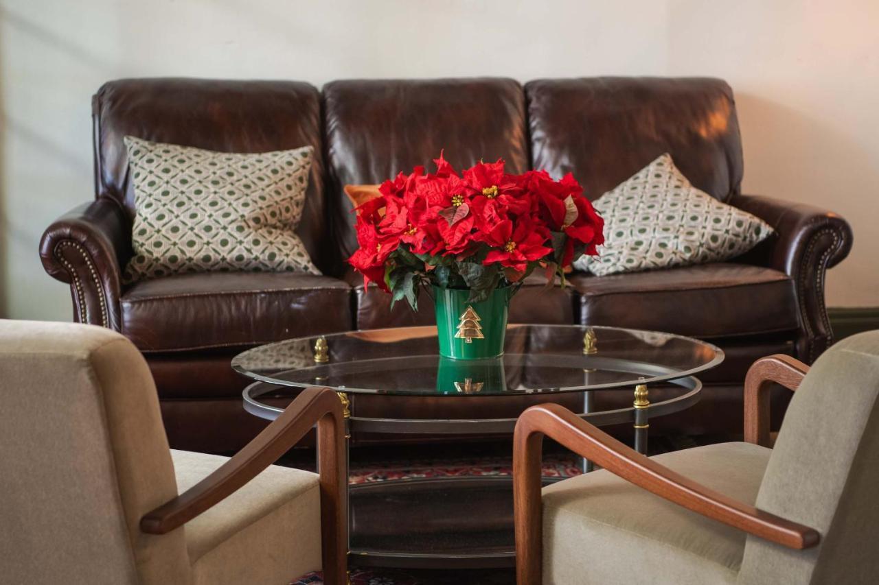 The Dewey By The Lenox Collection Bed & Breakfast ภายนอก รูปภาพ