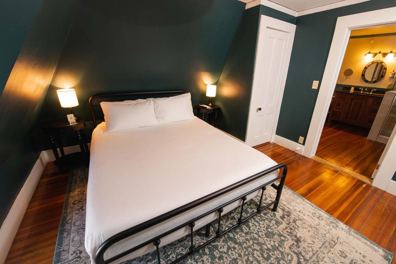 The Dewey By The Lenox Collection Bed & Breakfast ภายนอก รูปภาพ