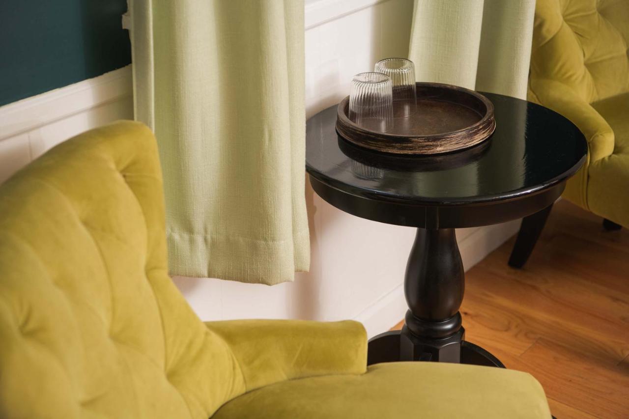 The Dewey By The Lenox Collection Bed & Breakfast ภายนอก รูปภาพ
