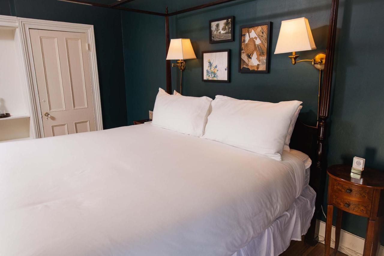 The Dewey By The Lenox Collection Bed & Breakfast ภายนอก รูปภาพ