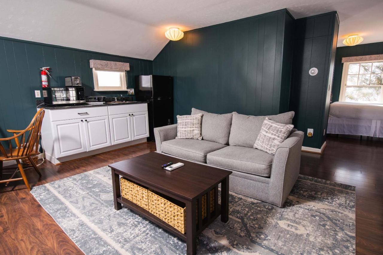 The Dewey By The Lenox Collection Bed & Breakfast ภายนอก รูปภาพ