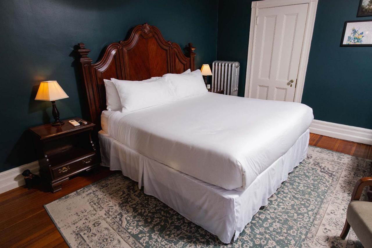 The Dewey By The Lenox Collection Bed & Breakfast ภายนอก รูปภาพ