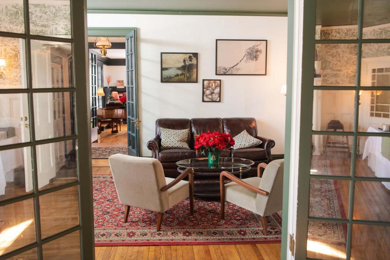 The Dewey By The Lenox Collection Bed & Breakfast ภายนอก รูปภาพ