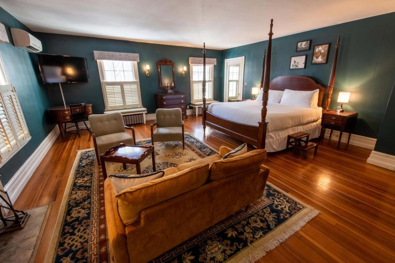 The Dewey By The Lenox Collection Bed & Breakfast ภายนอก รูปภาพ