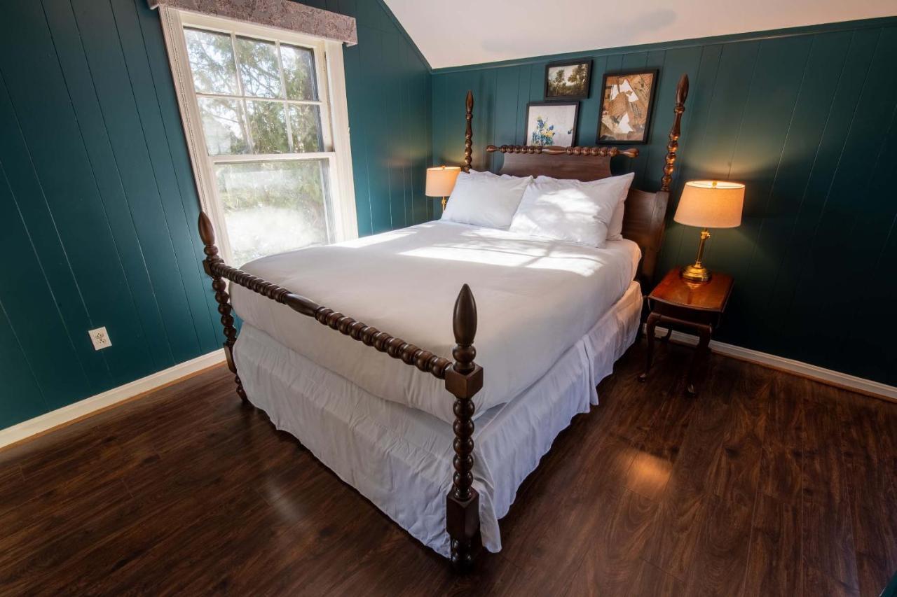 The Dewey By The Lenox Collection Bed & Breakfast ภายนอก รูปภาพ