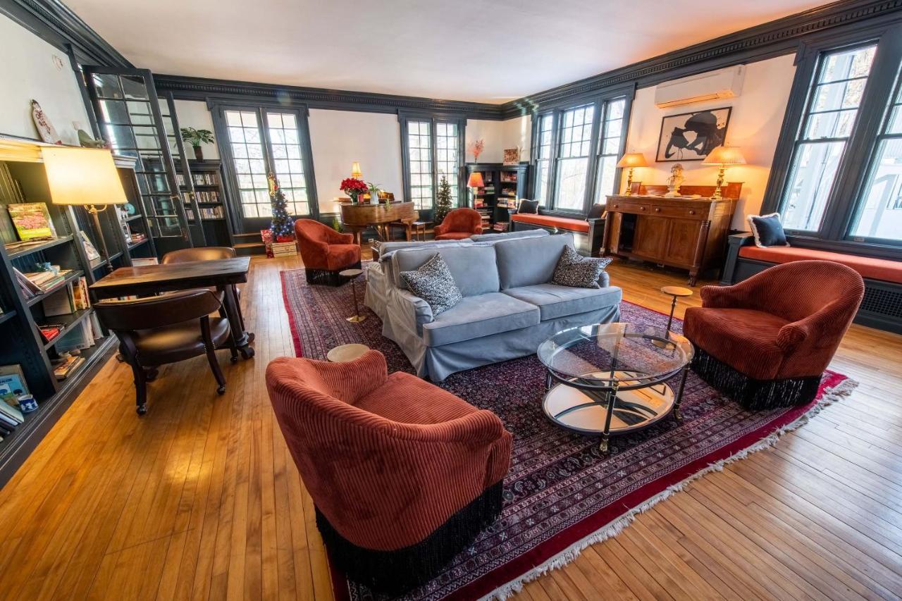 The Dewey By The Lenox Collection Bed & Breakfast ภายนอก รูปภาพ